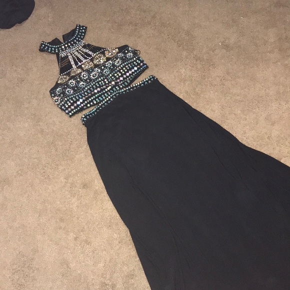 Prom dress - Picture 2 of 4